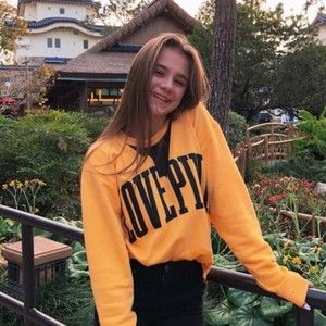 Meet your Posher, Mia johnson